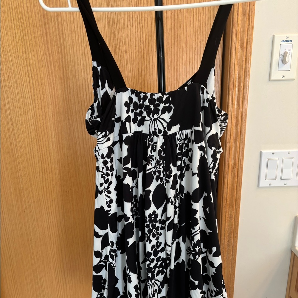 NEW FOREVER 21 Black & White Dress- Size Small